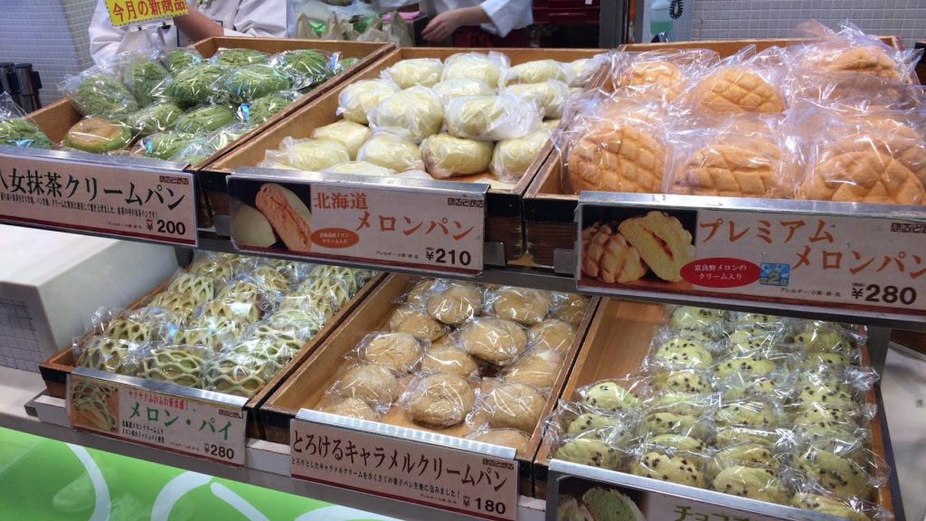 海老名サービスエリア 下り のおすすめグルメを食べてきた 売り切れ必至のメロンパンが美味しい しゅふのわ Com